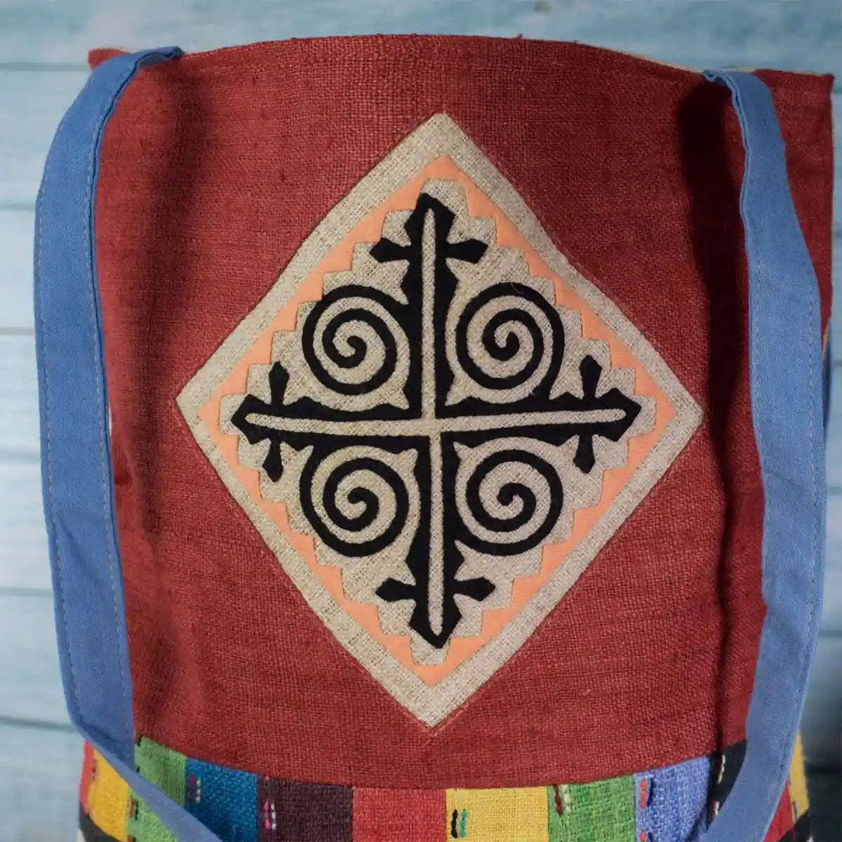 Vindigo shoulder bag red hemp with black spiral embroidery front view