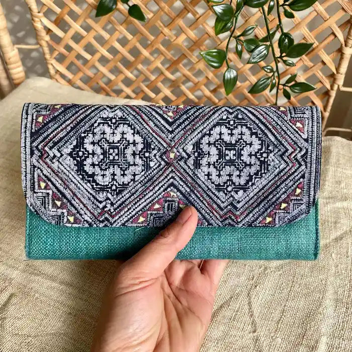 Vindigo long purse turquoise hemp pattern front view with hand