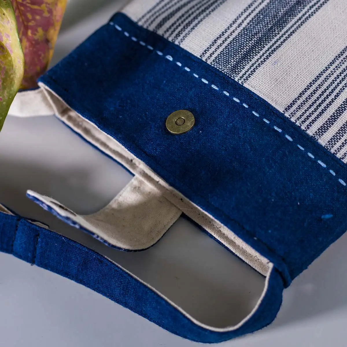Vindigo mini crossbody bag close-up of magnet button and batik flap
