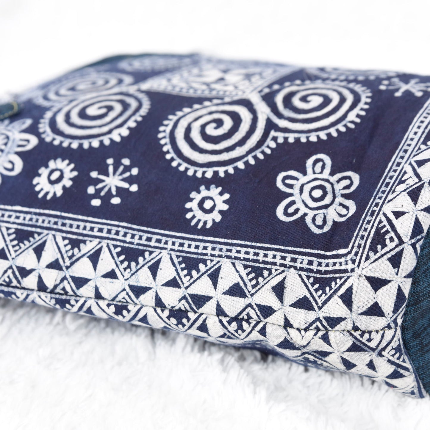 Bucket tote bag, dark blue handles, batik fabric fabric in H'mong pattern