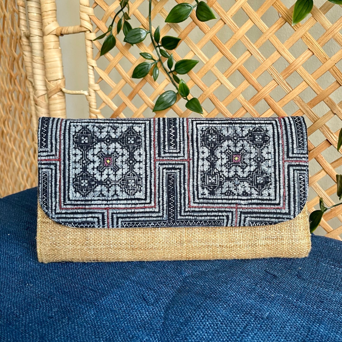 Indigo Labyrinth H’mong – Artisan Hemp Long Purse