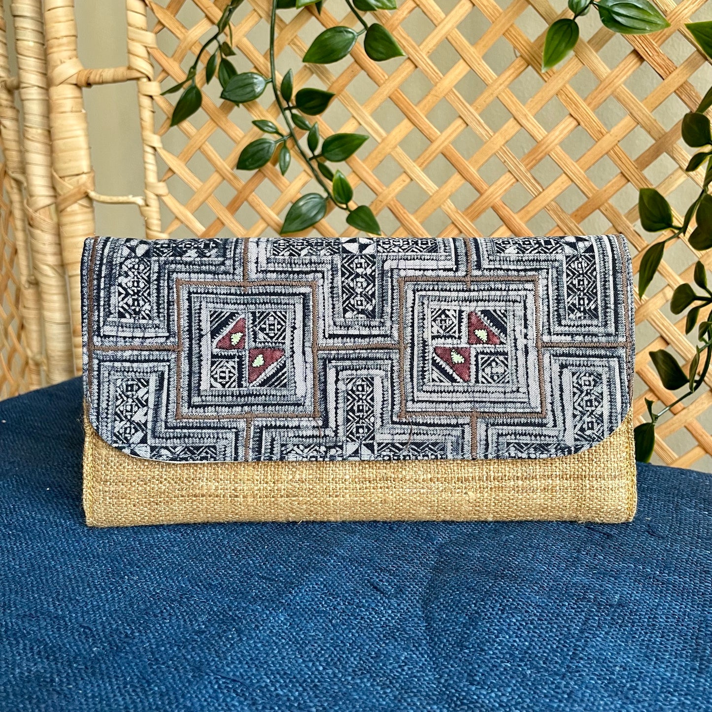 Indigo Square Maze Hmong – Vintage Hemp Long Purse