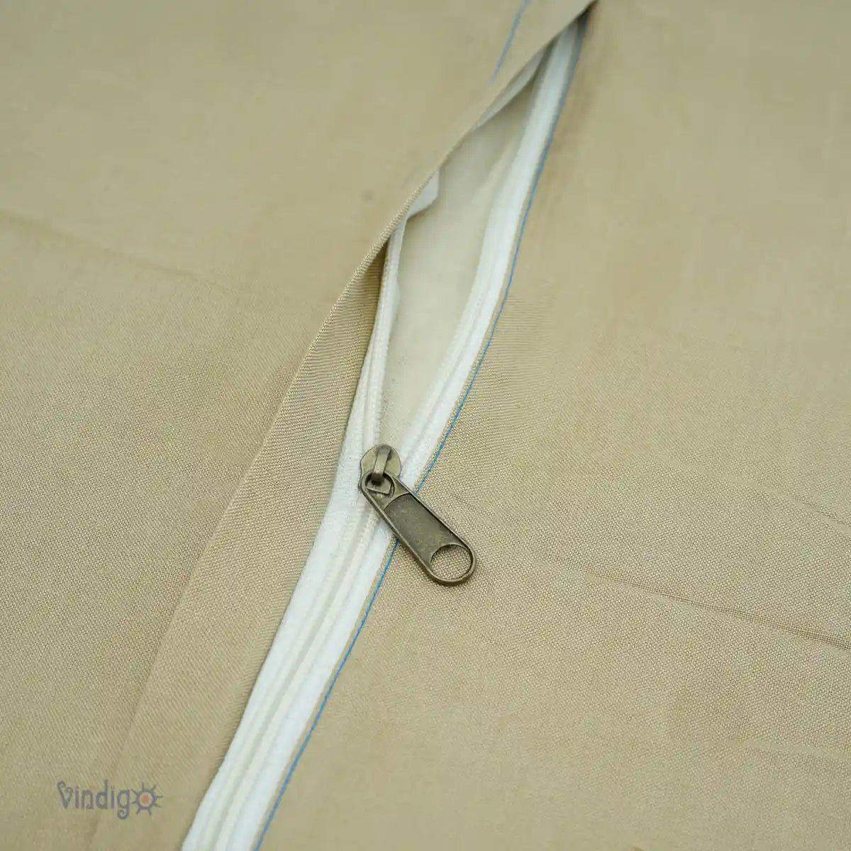 Back zipper closure of Vindigo cushion cover