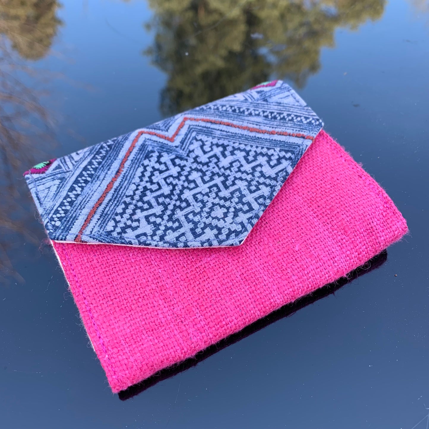 Unisex hemp wallet in PINK, triangle batik flap, natural color