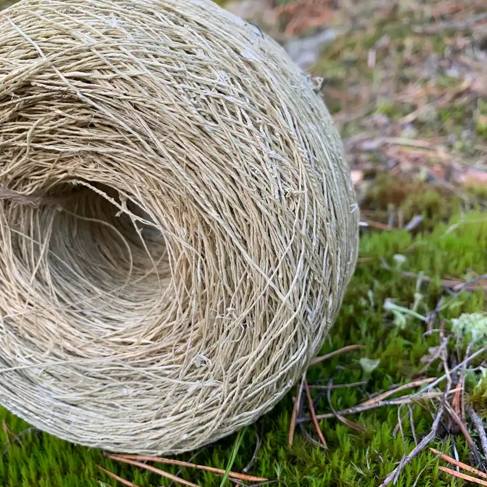 Spiralformad rulle av ekologiskt, ofärgat hampagarn.
