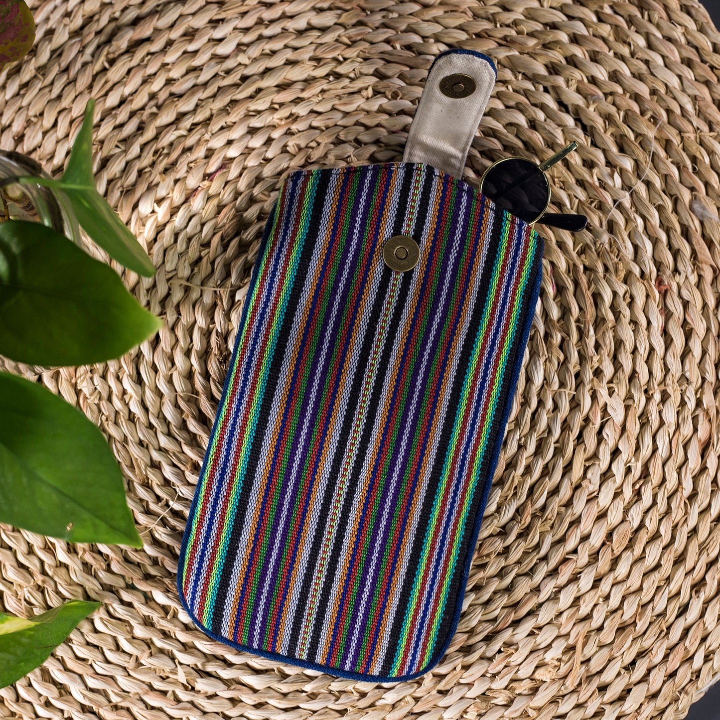 Phone case / glass case in hand-woven tribal fabrics, light absorption layer