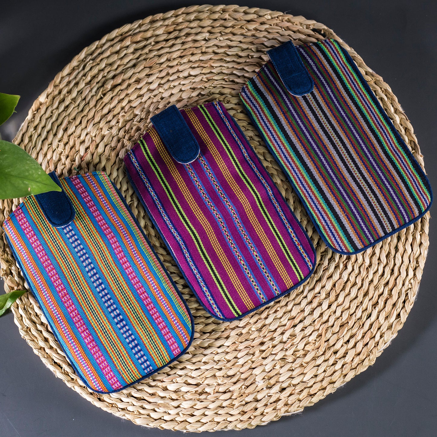 Phone case / glass case in hand-woven tribal fabrics, light absorption layer