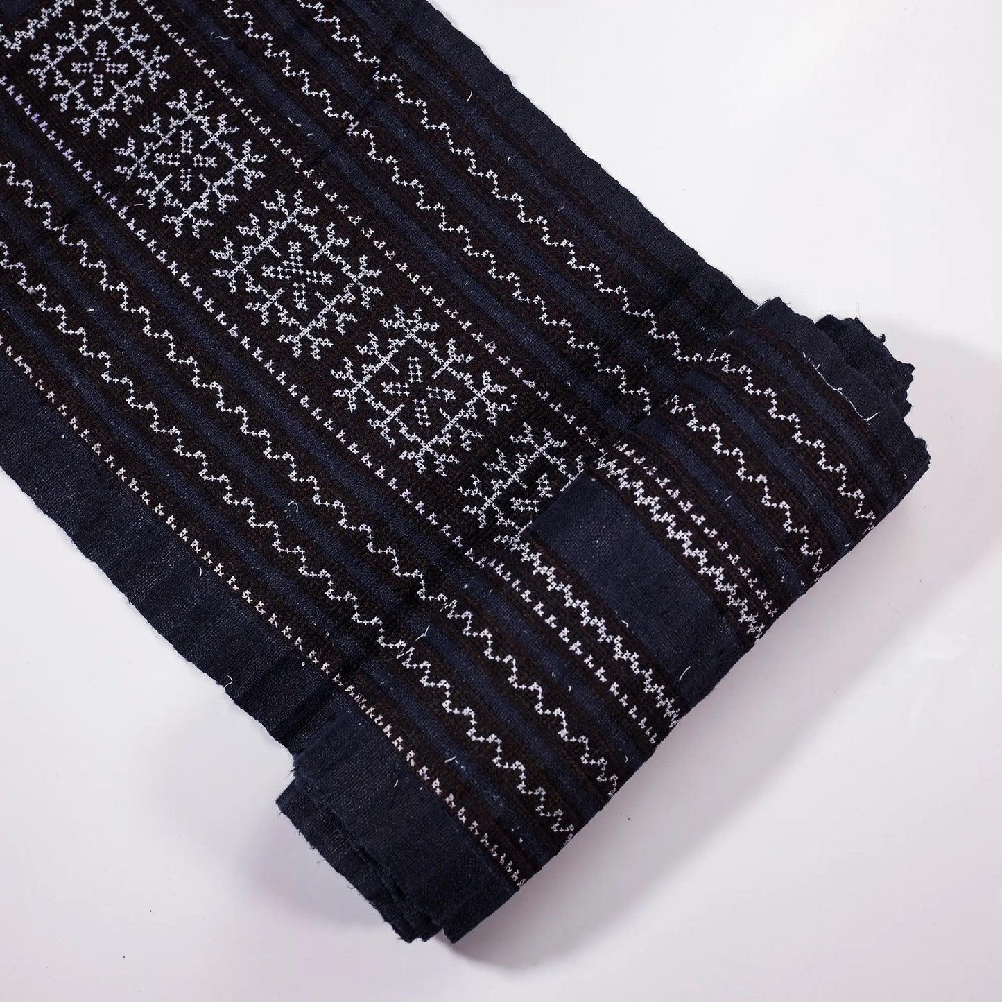 Vintage cross-stitch embroidery roll, multiple zigzag stitches