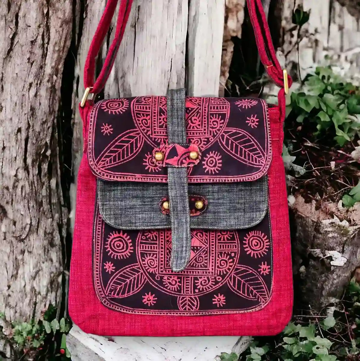 Vindigo crossbody bag red embroidered grey symmetric front close view