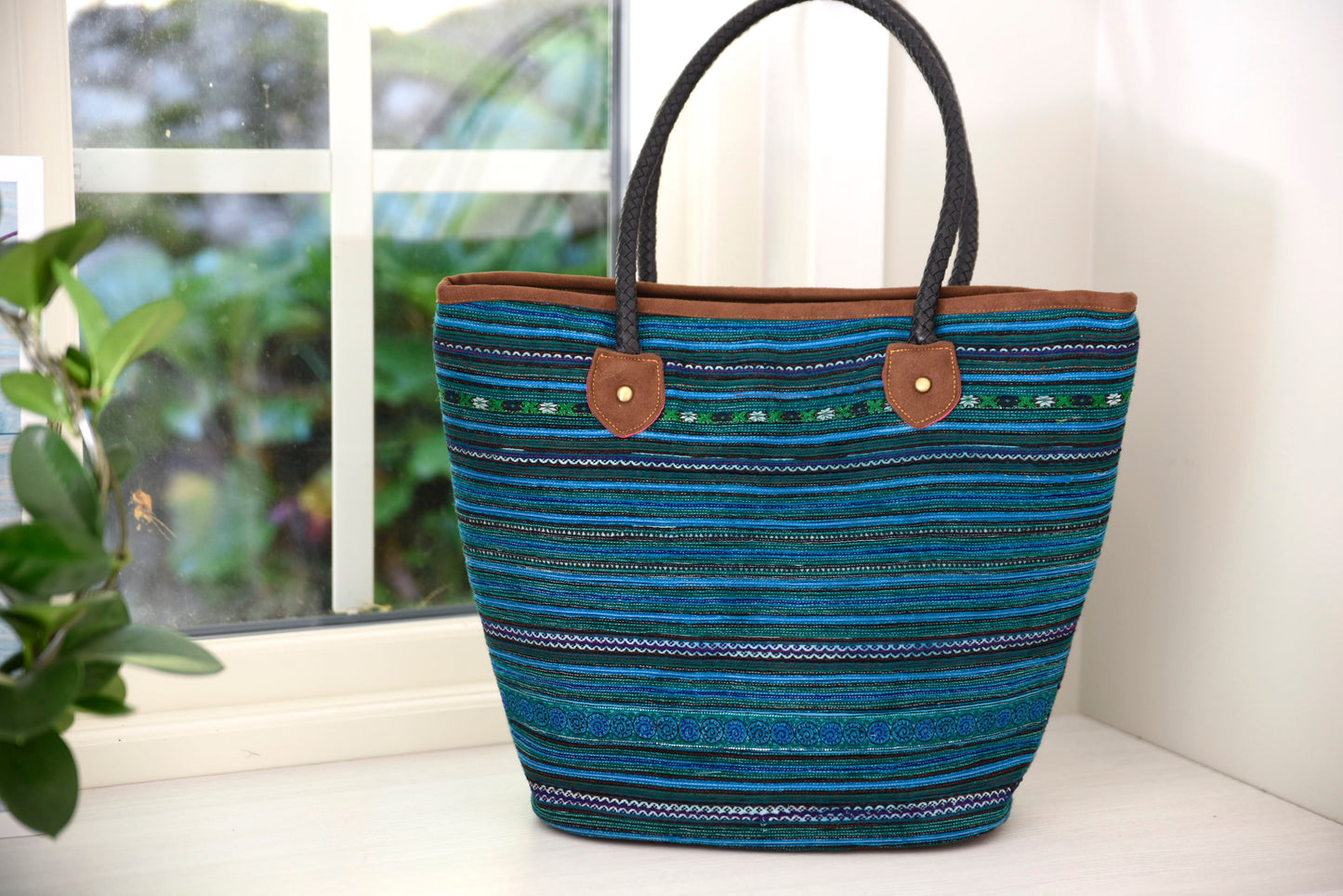 Green big-sized casual, pinic bag, TOTE bag, hand-embroidered, tribal pattern