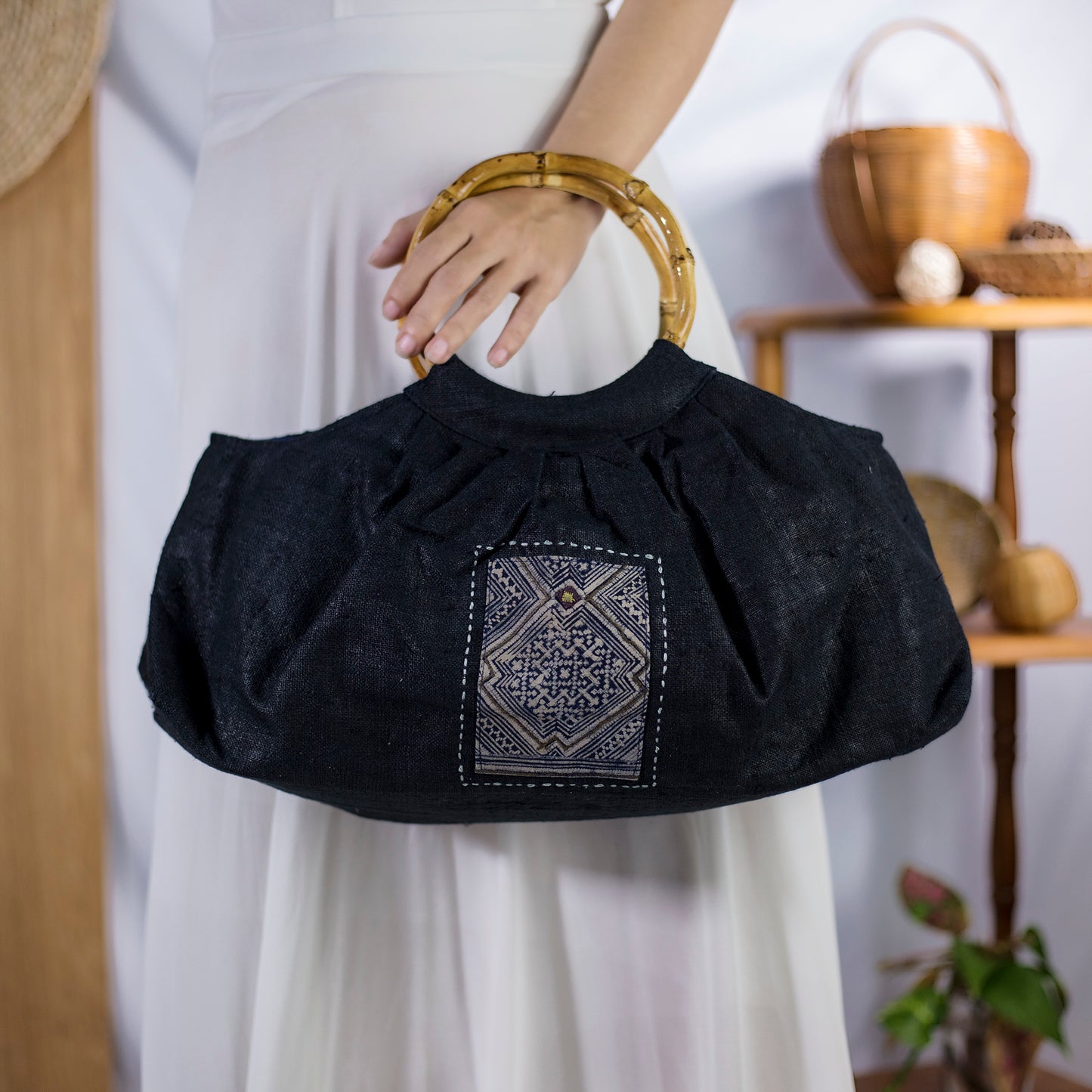 Bamboo handle bag, natural hemp in BLACK with vintage patch